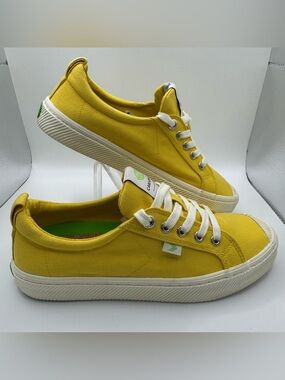 Cariuma Oca Low Canvas Sneakers Womens Size 8.5 Yellow Sustainable Skate Shoes